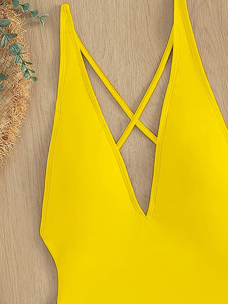 Jednodielne plavky s viazaním a push-up efektom – sexi bodysuit na pláž