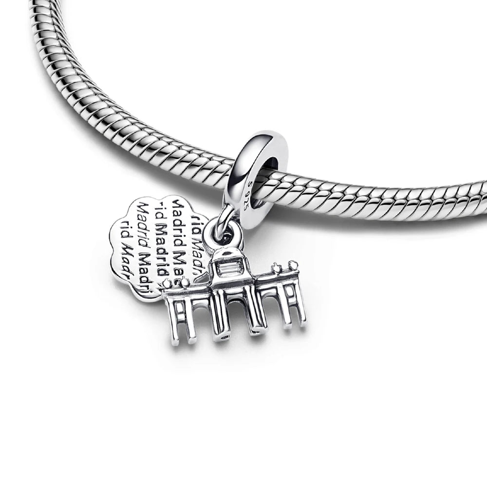 Cestovateľský prívesok – Madrid, Barcelona & pas