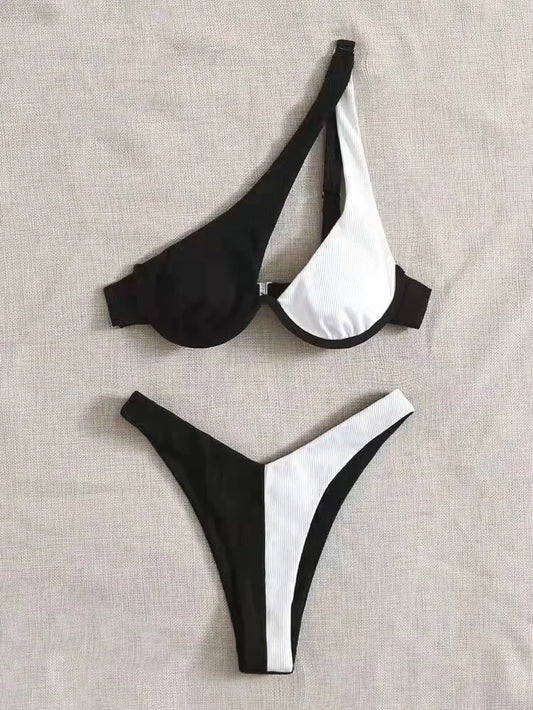 Luxusné asymetrické bikiny s push-up a výrezmi – brazílsky strih