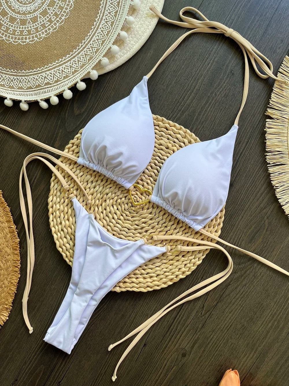 Dvojdielne trojuholníkové bikiny s tangovým spodkom – sexi letný štýl