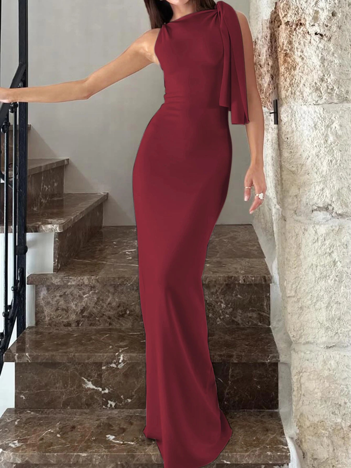 Šaty bez rukávov – sexi a elegantný štýl