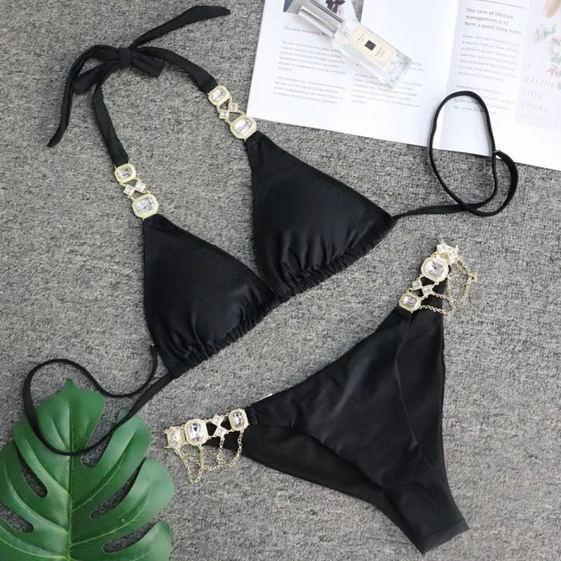 Luxusné bikiny s kovovými detailmi a kamienkami – dvojdielne plavky