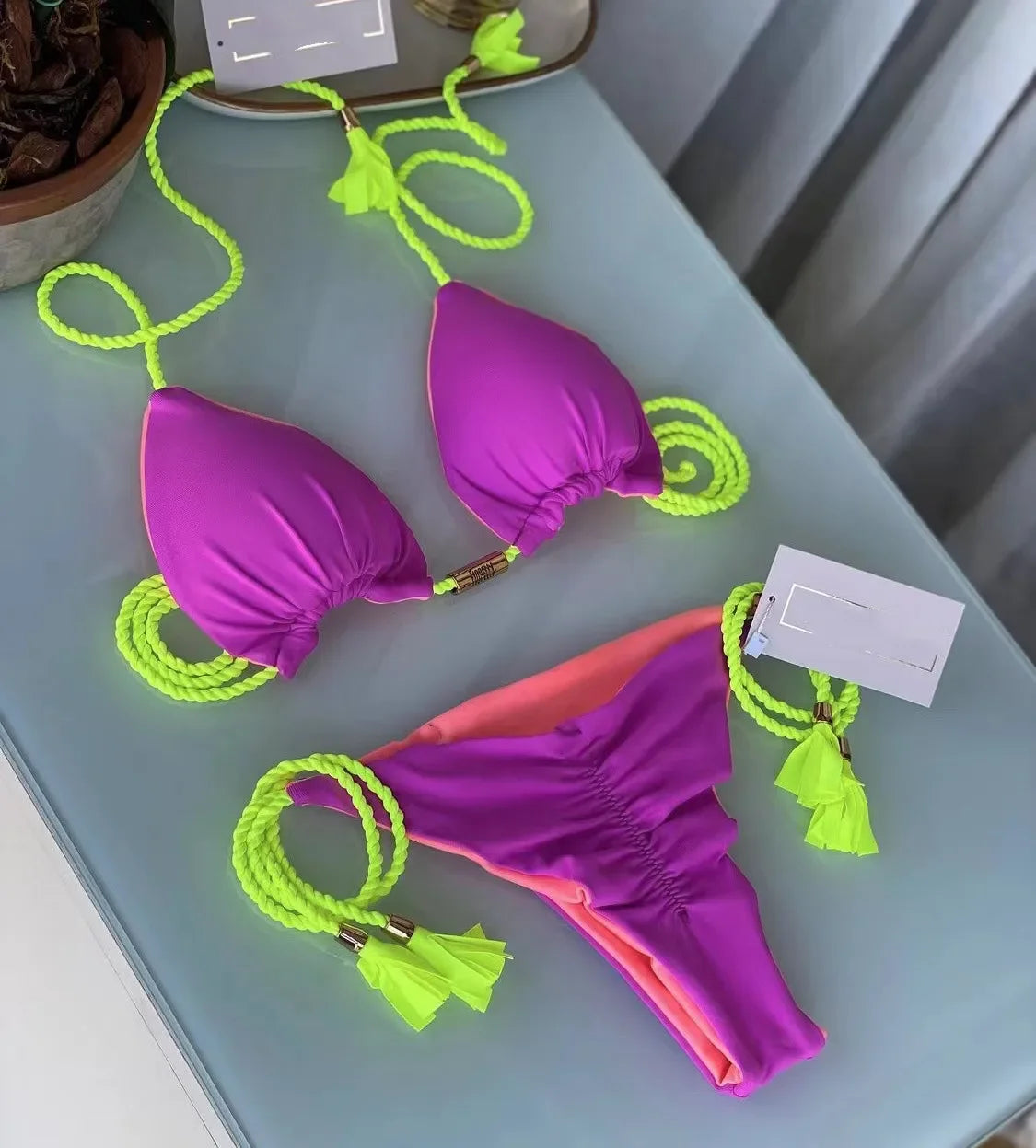 Trojuholníkové bikiny so šnúrkami – farebné