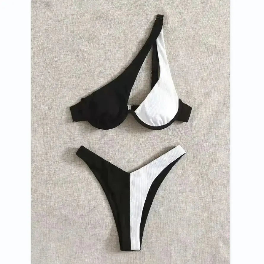 Luxusné asymetrické bikiny s push-up a výrezmi – brazílsky strih