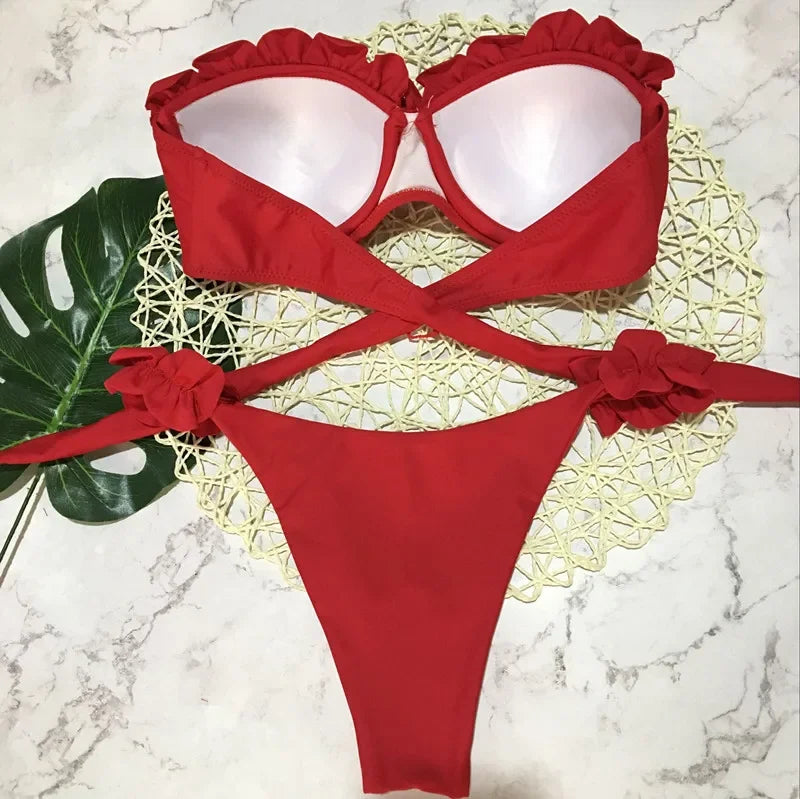 Dvojdielne bikiny s volánovým bandeau topom – ženský a sexi push-up strih