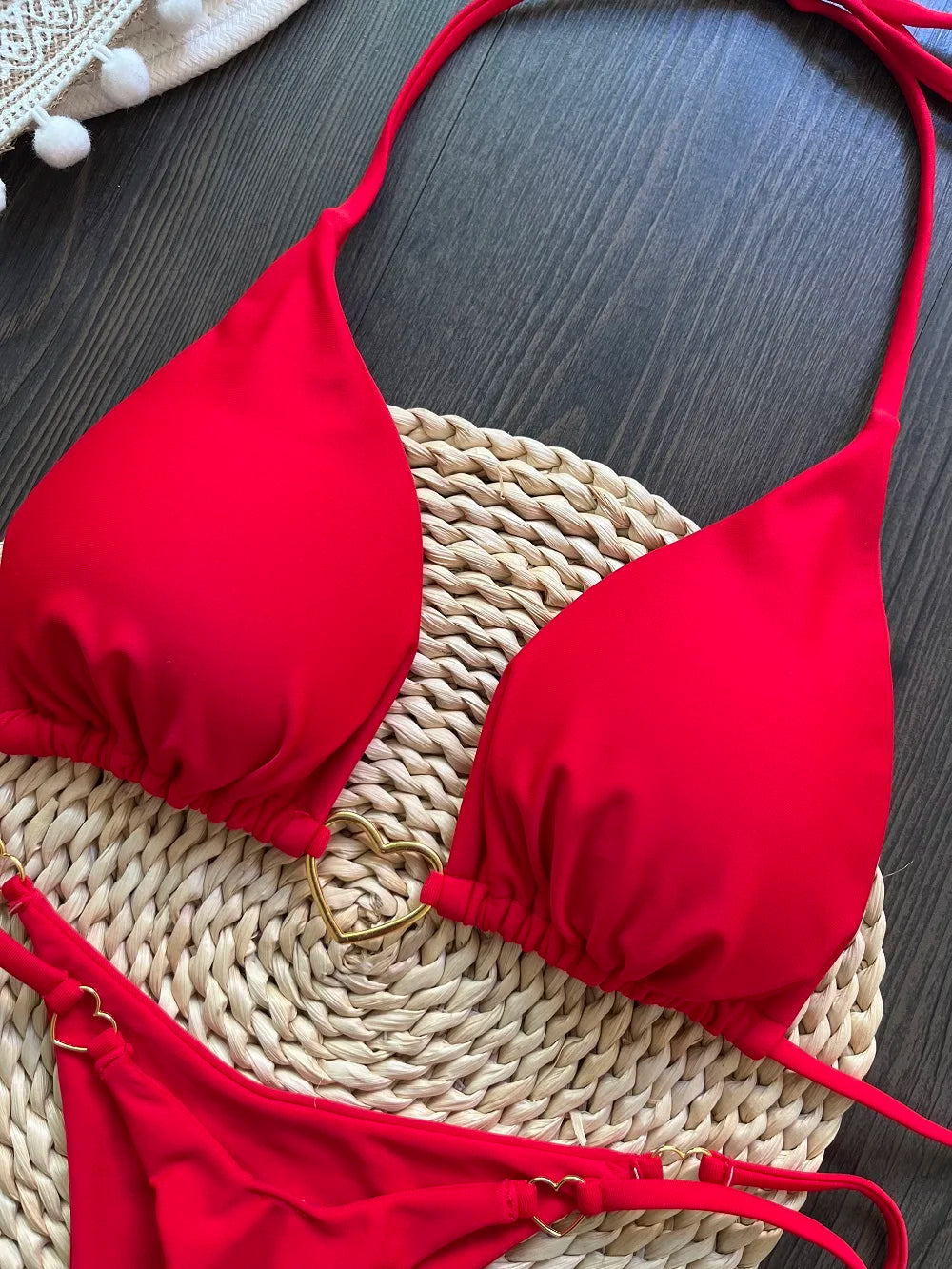 Dvojdielne trojuholníkové bikiny s tangovým spodkom – sexi letný štýl