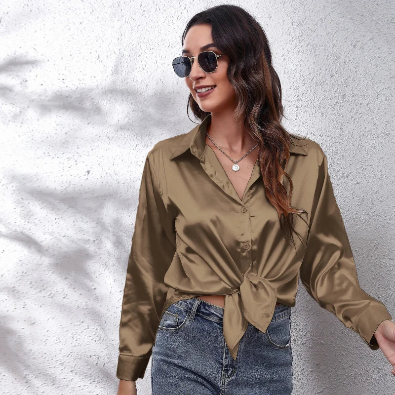 Priesvitná blúzka s výstrihom do V a volánmi – sexi boho štýl