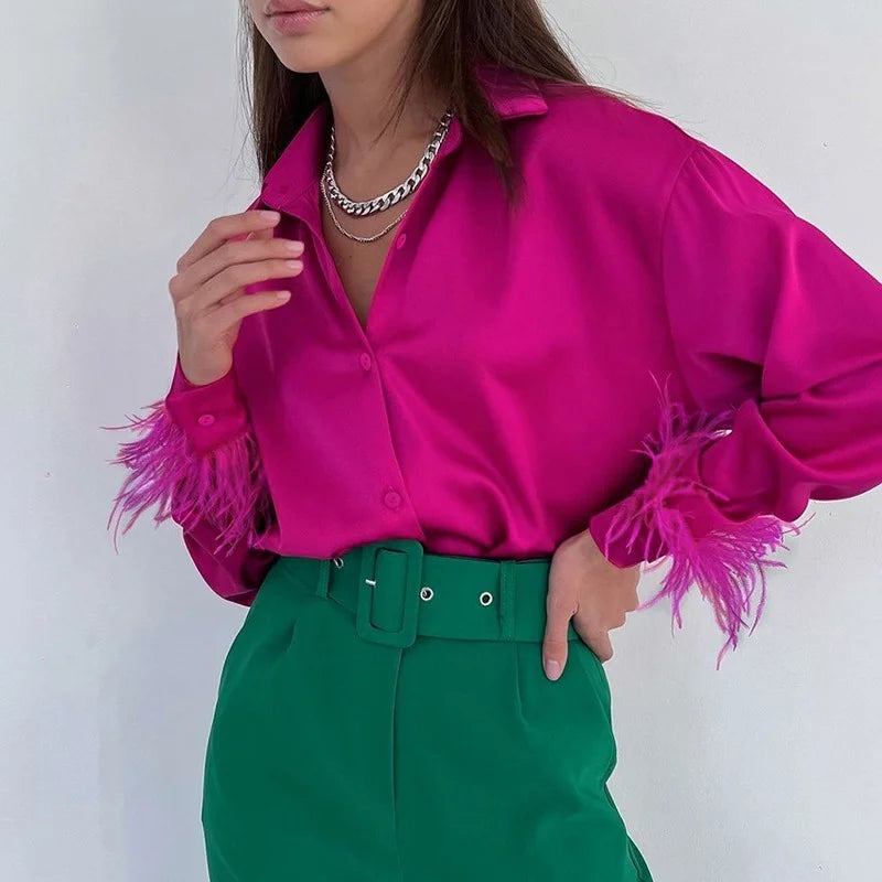Priesvitná blúzka s výstrihom do V a volánmi – sexi boho štýl