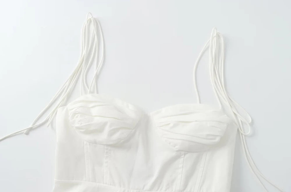 Asymetrický bustier top s výstrihom do srdca – sexi a elegantný štýl