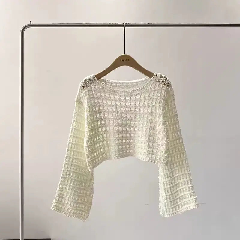 Boho štýlový háčkovaný crop pulóver