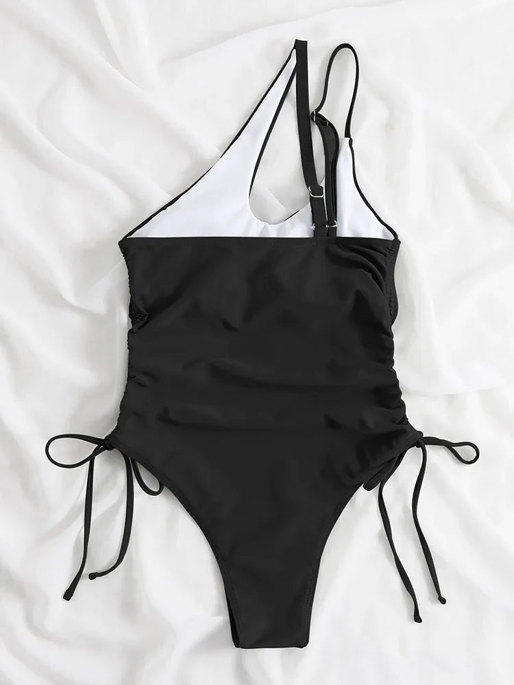 Jednodielne plavky s viazaním a push-up efektom – sexi bodysuit na pláž