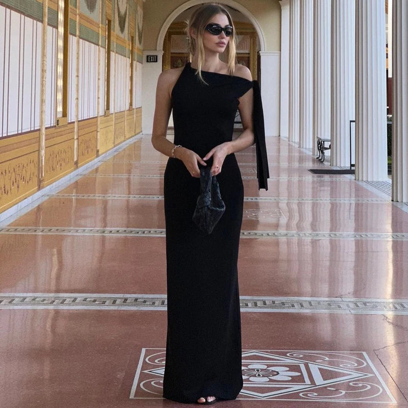 Šaty bez rukávov – sexi a elegantný štýl