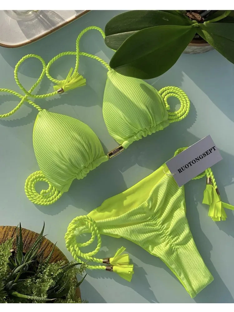 Trojuholníkové bikiny so šnúrkami – farebné