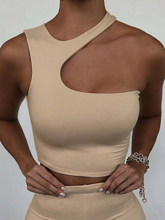 Asymetrický crop top s výrezom – sexi športový štýl bez ramien