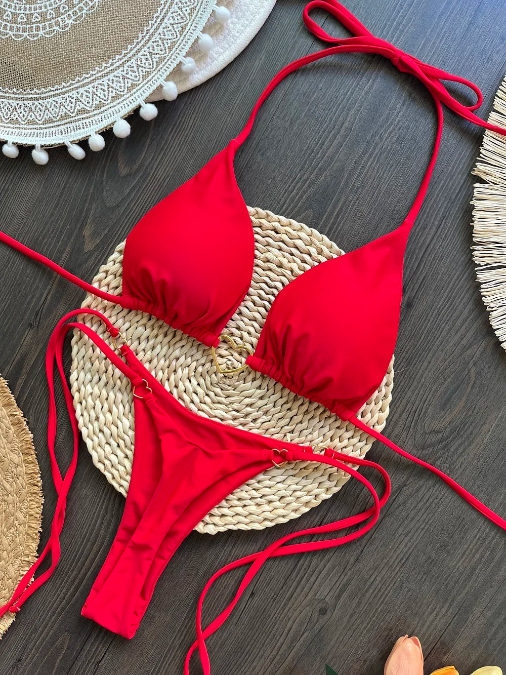 Dvojdielne trojuholníkové bikiny s tangovým spodkom – sexi letný štýl