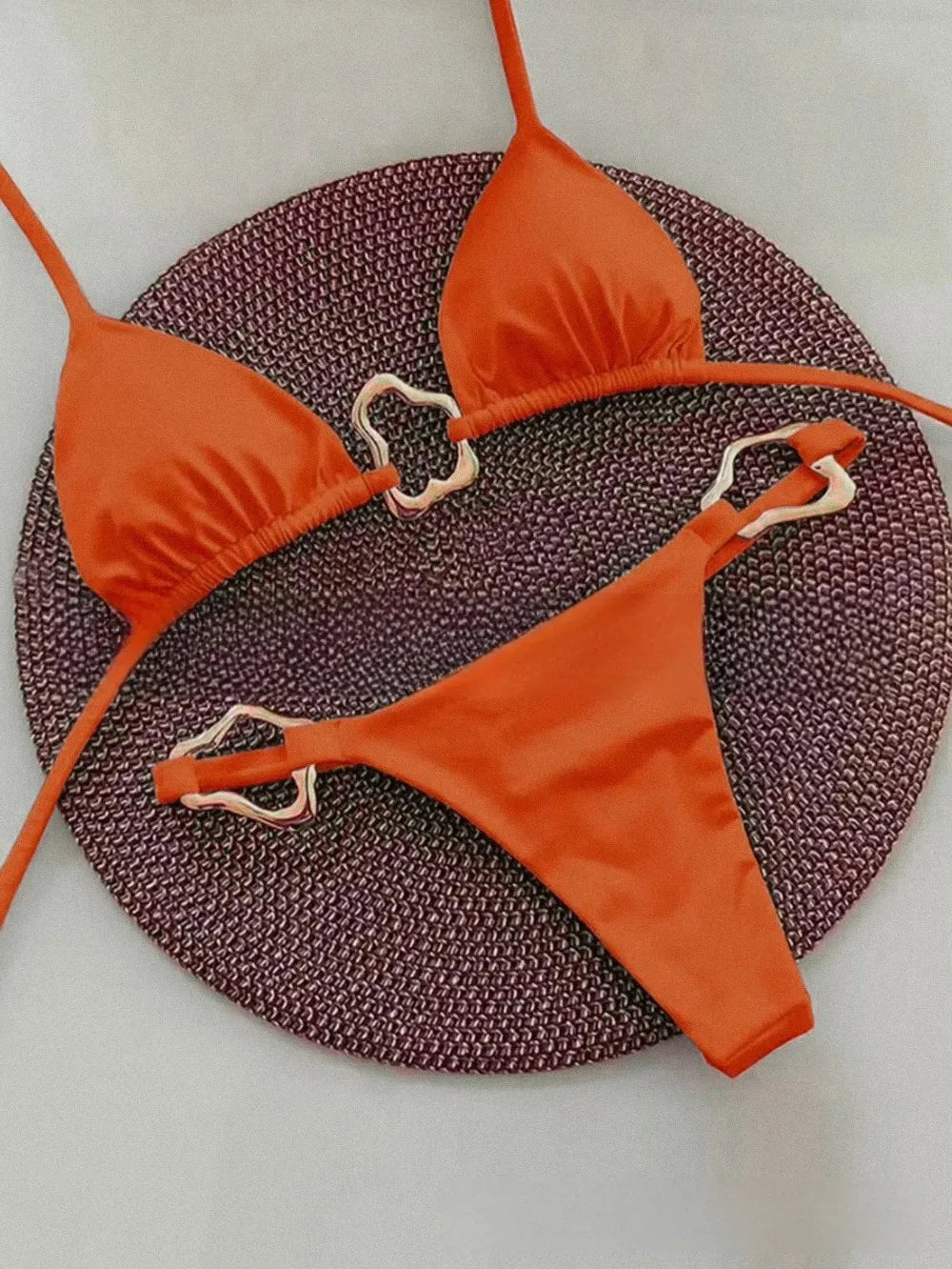 Jednofarebné sexi bikiny s výrezom a viazaním – dvojdielne plavky