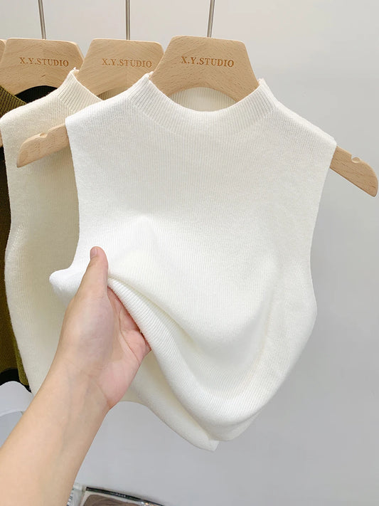Letný pletený top bez rukávov – jednoduchý a elegantný kúsok