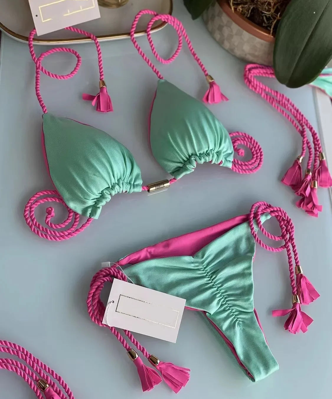 Trojuholníkové bikiny so šnúrkami – farebné