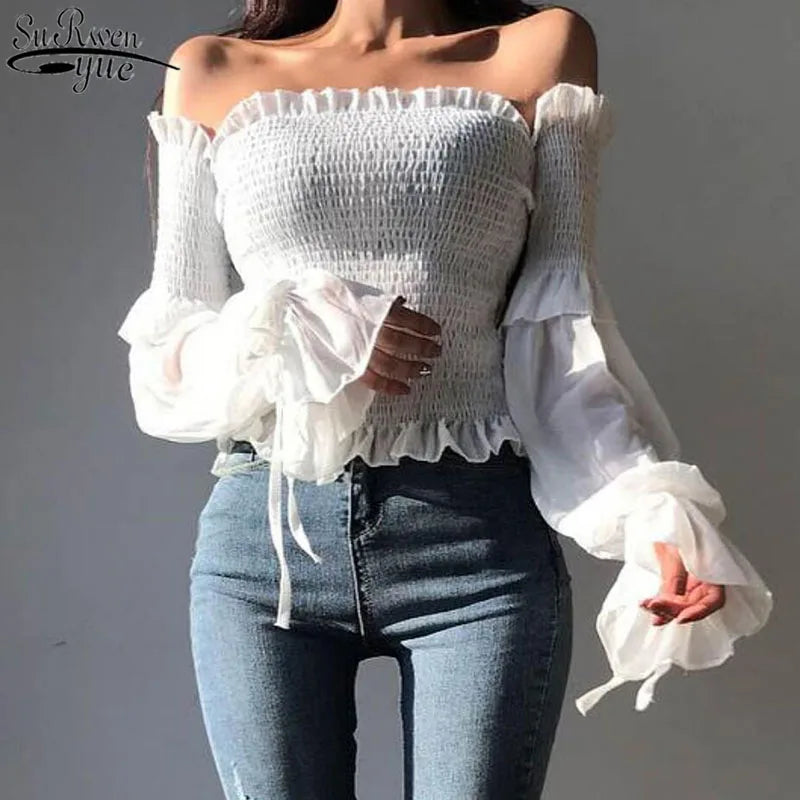 Priesvitná blúzka s výstrihom do V a volánmi – sexi boho štýl