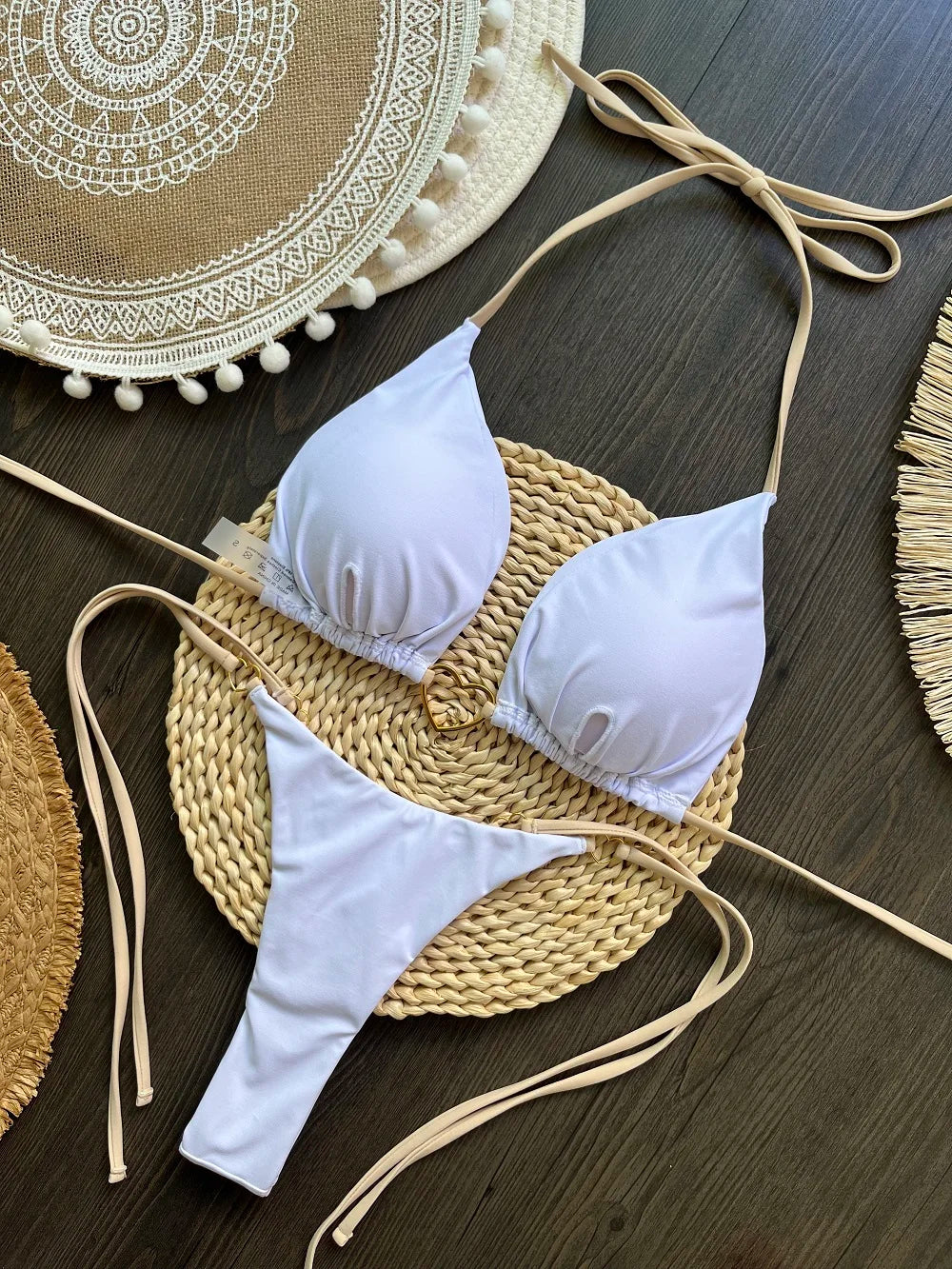 Dvojdielne trojuholníkové bikiny s tangovým spodkom – sexi letný štýl