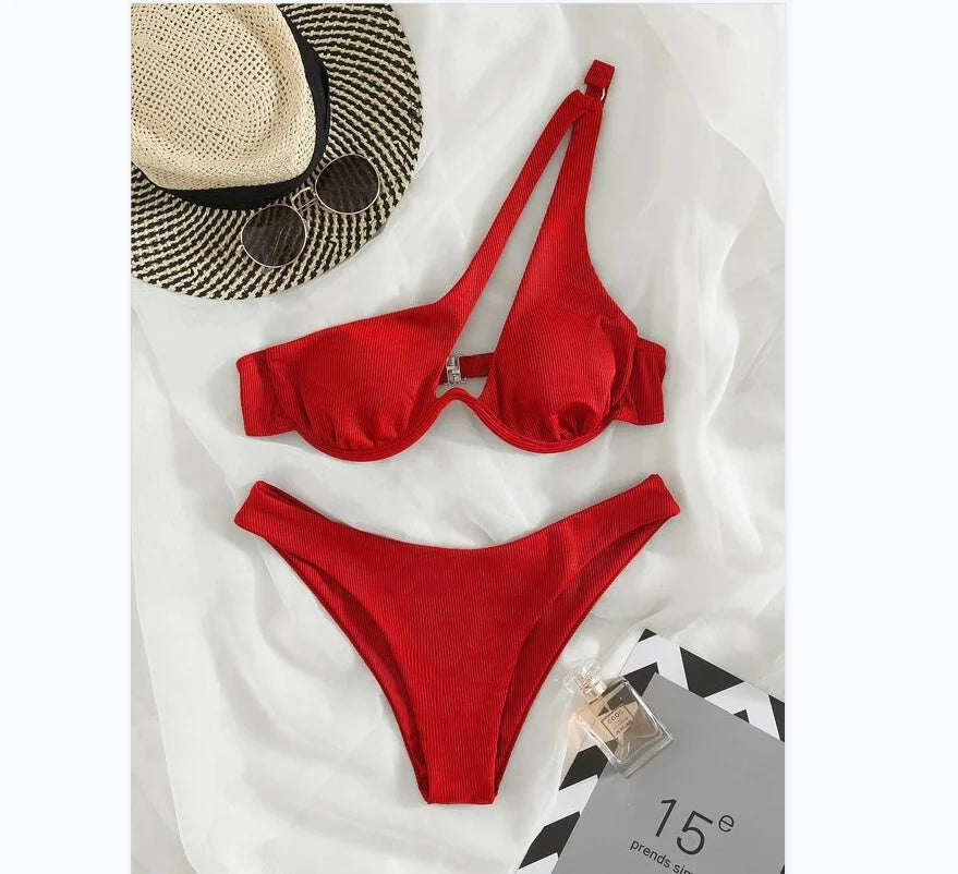 Luxusné asymetrické bikiny s push-up a výrezmi – brazílsky strih