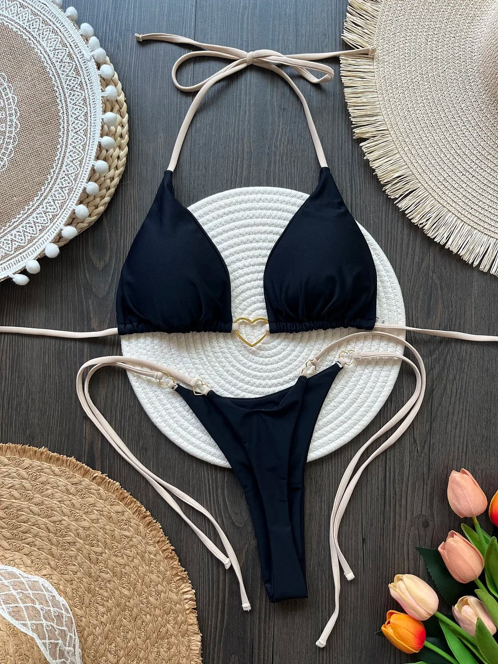 Dvojdielne trojuholníkové bikiny s tangovým spodkom – sexi letný štýl