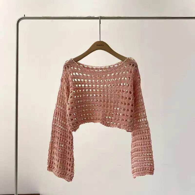 Boho štýlový háčkovaný crop pulóver
