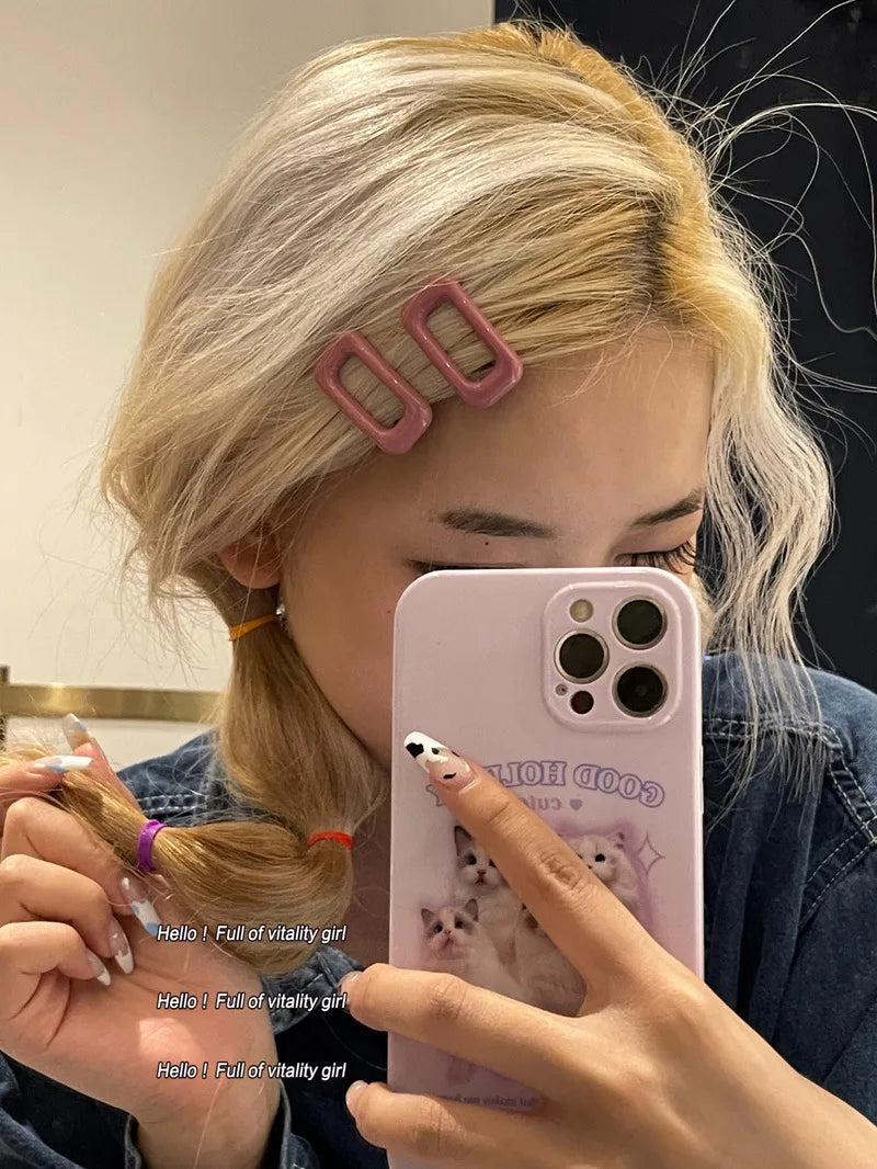 2 ks - štvorcové klipsy na bočné ofiny, sponky do vlasov, make-up nástroje