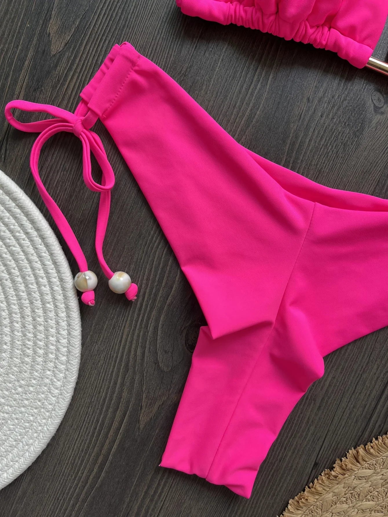 Dvojdielne brazílske bikiny s kovovými retiazkami – sexi plavky s push-up efektom