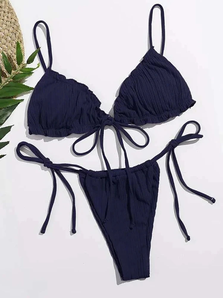 Jednofarebné bikiny s rebrovaným vzorom – push-up strih a viazanie