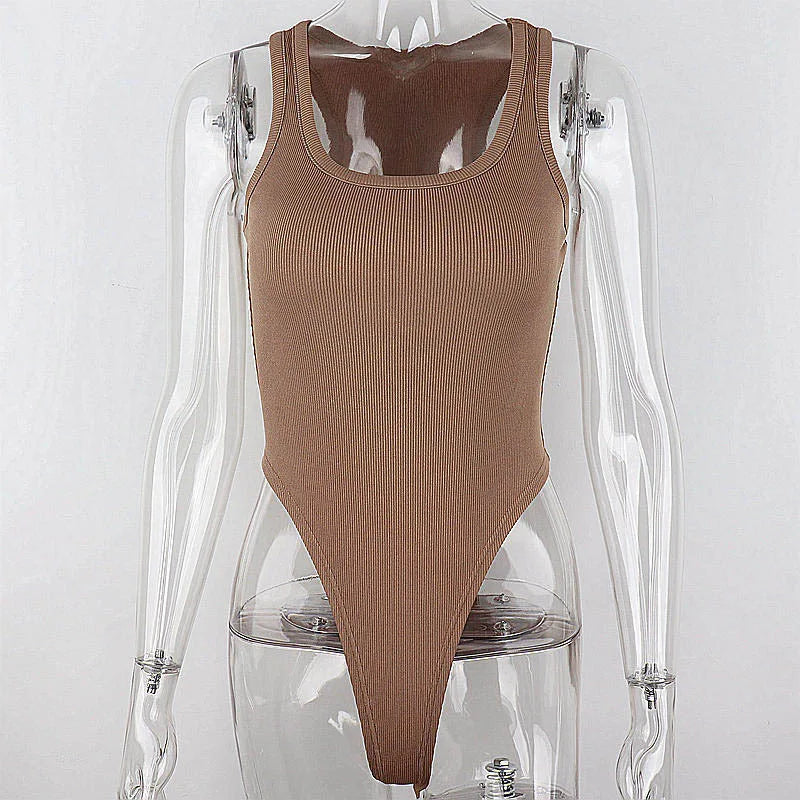 Letné pletené body bez rukávov – halter strih s odhalenými ramenami