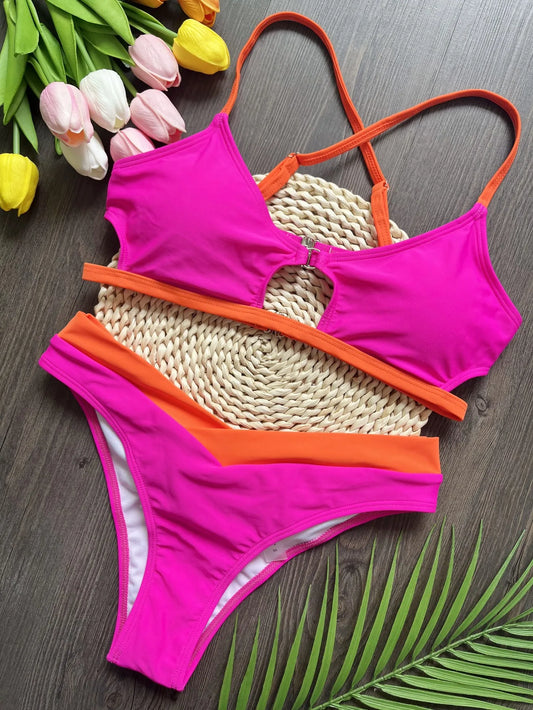 Jednofarebné trojuholníkové bikiny s tangovým spodkom – sexi brazílsky štýl