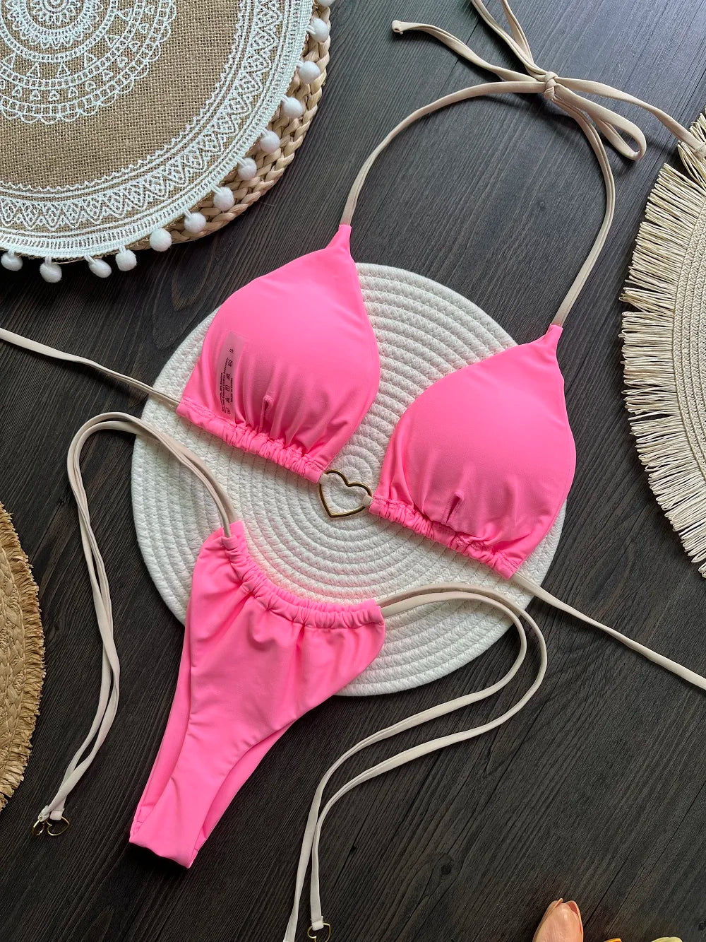 Dvojdielne trojuholníkové bikiny s tangovým spodkom – sexi letný štýl