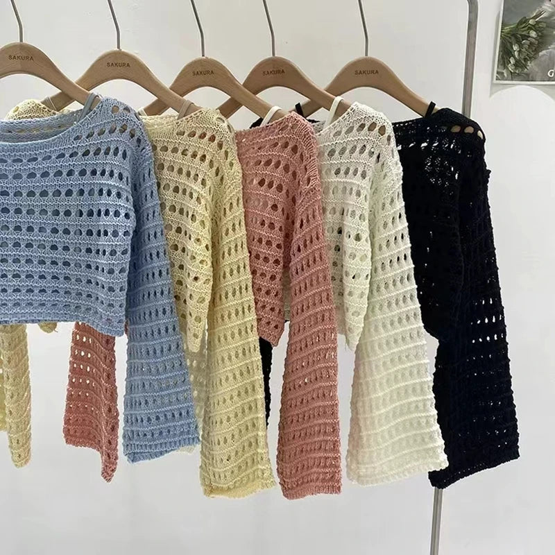 Boho štýlový háčkovaný crop pulóver