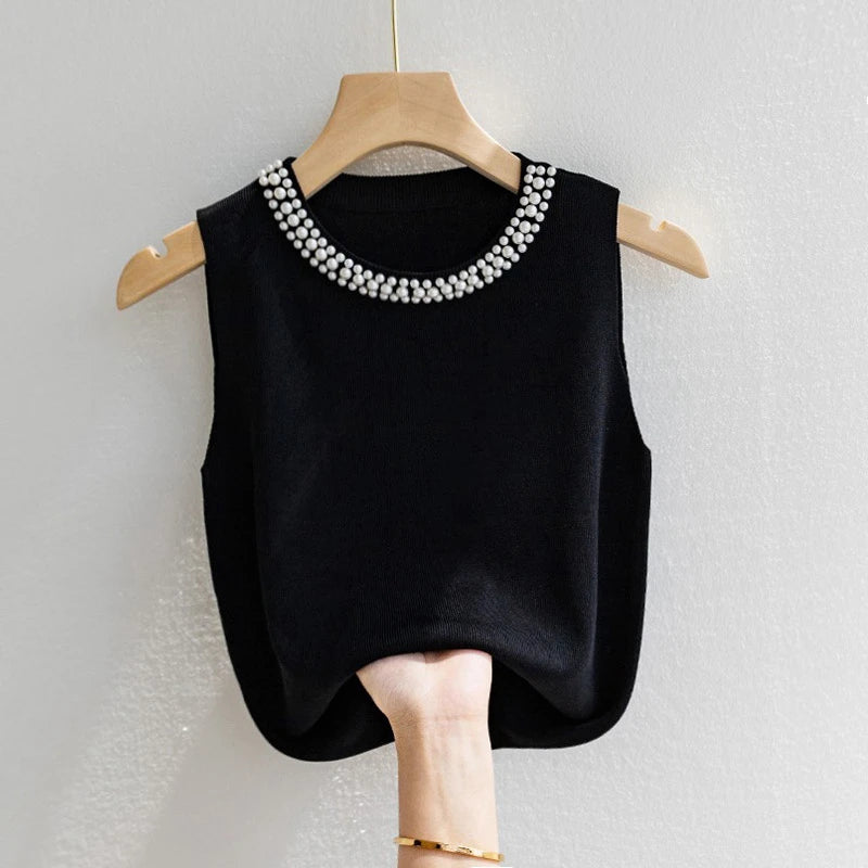 Letný pletený top s perličkami – elegantný basic bez rukávov
