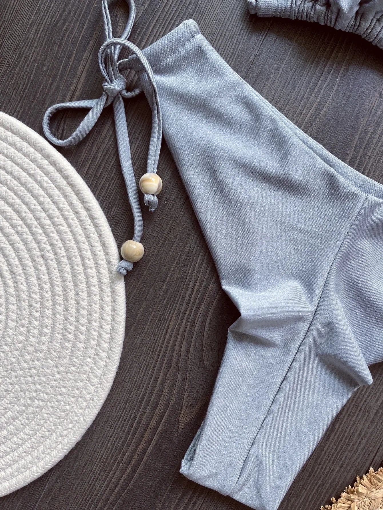 Dvojdielne brazílske bikiny s kovovými retiazkami – sexi plavky s push-up efektom