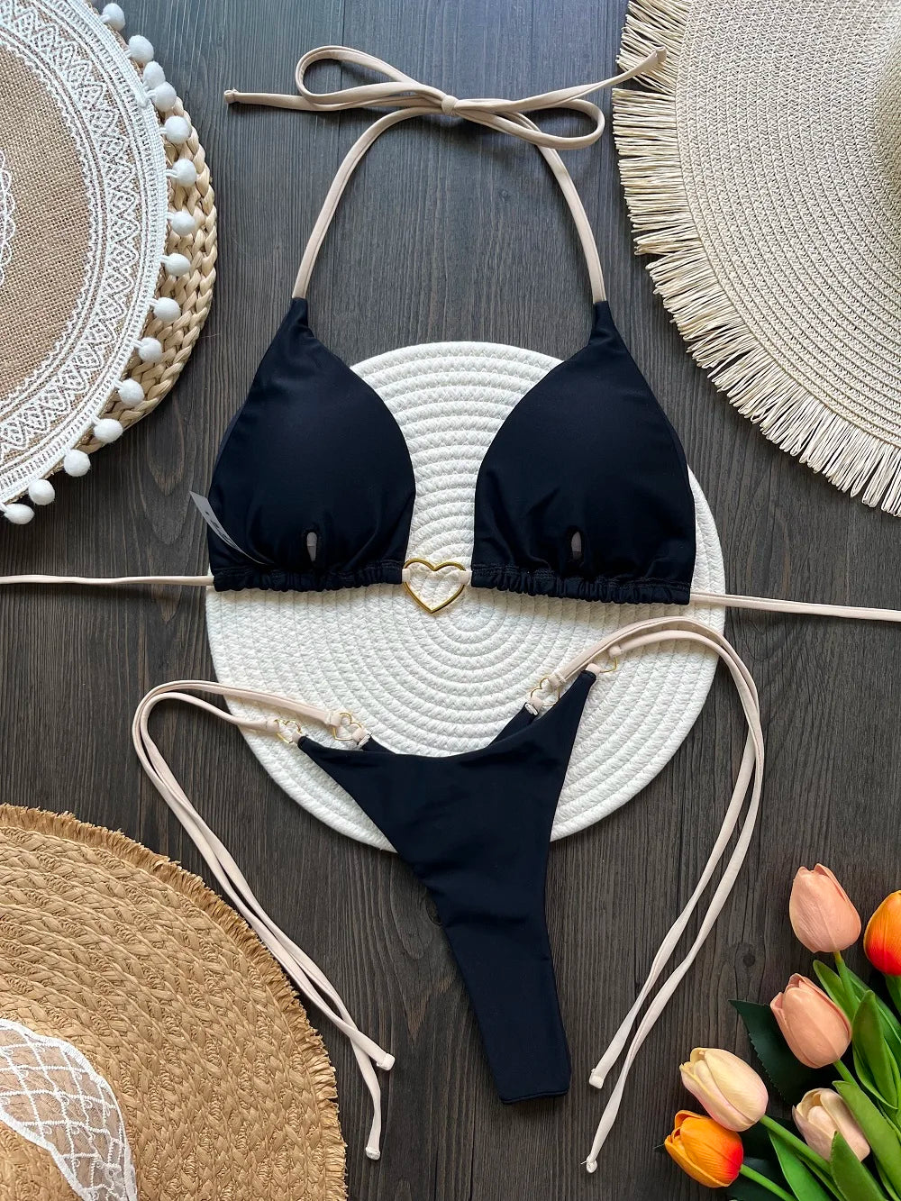 Dvojdielne trojuholníkové bikiny s tangovým spodkom – sexi letný štýl