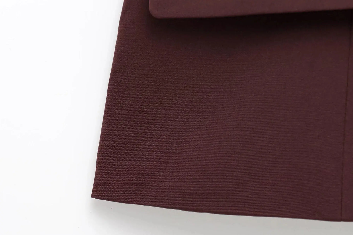 Jednofarebný top bez ramienok – elegantný letný basic