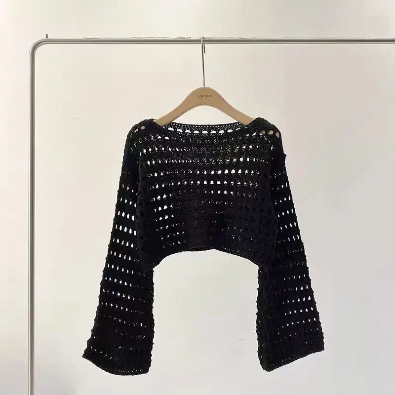 Boho štýlový háčkovaný crop pulóver