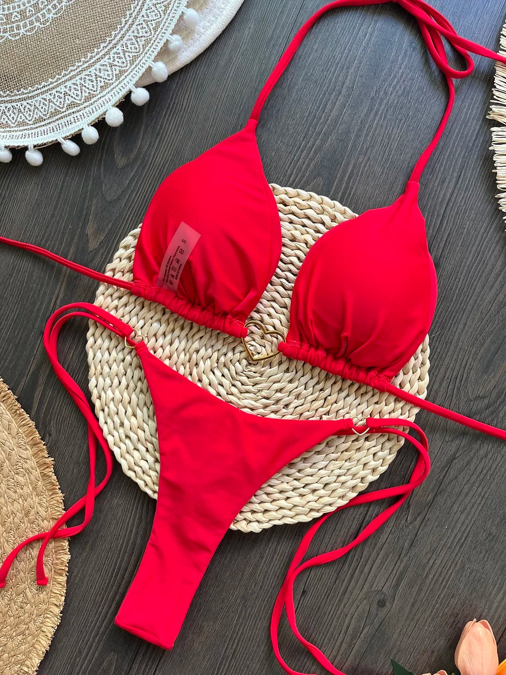 Dvojdielne trojuholníkové bikiny s tangovým spodkom – sexi letný štýl
