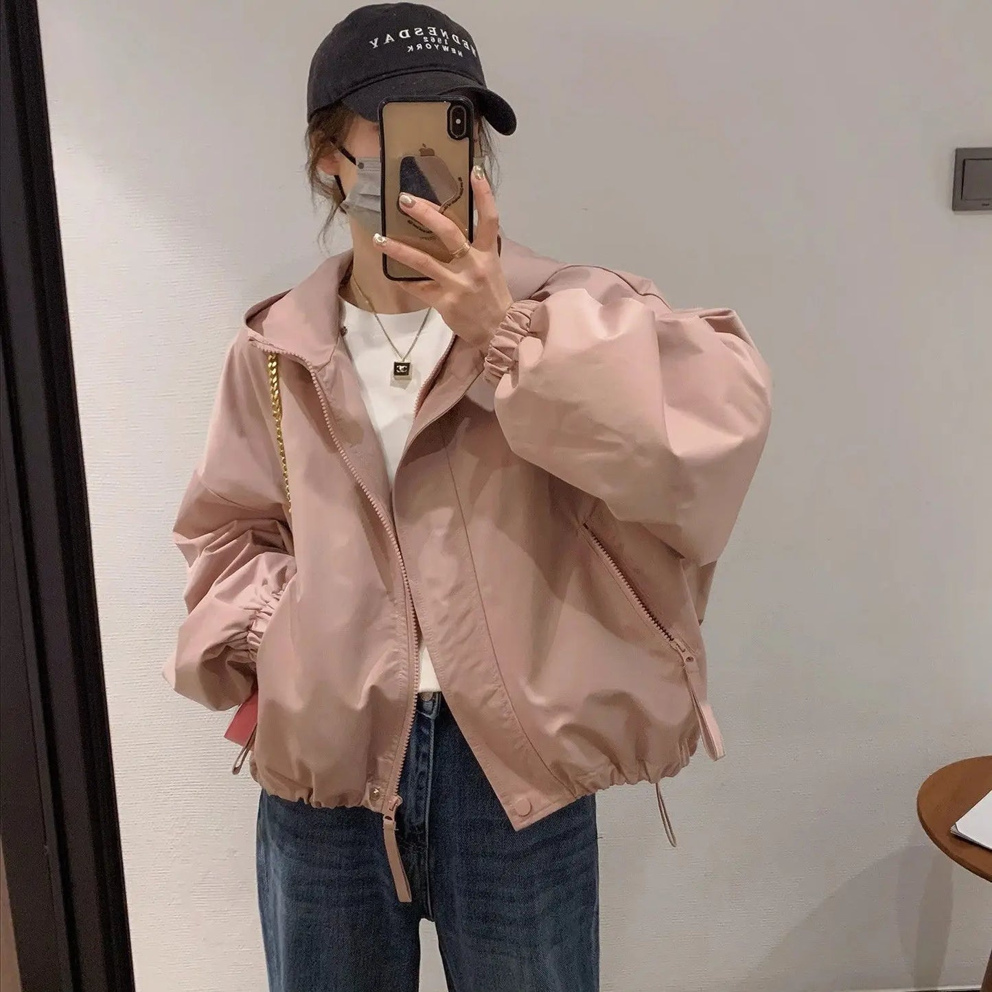 Dámska krátka bunda s kapucňou – voľná, štýlová