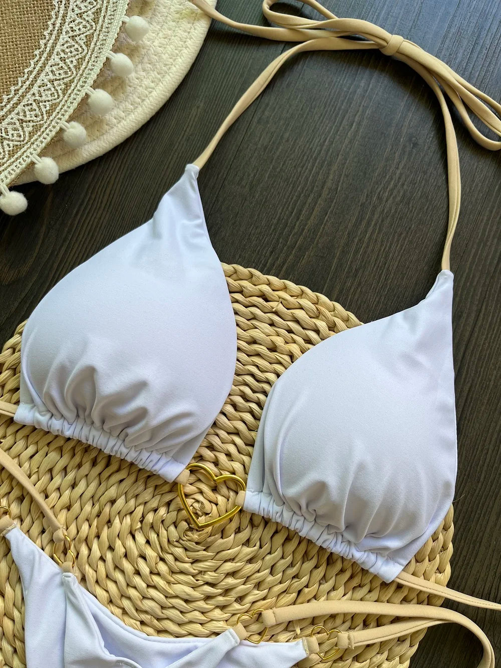 Dvojdielne trojuholníkové bikiny s tangovým spodkom – sexi letný štýl