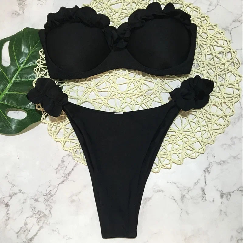 Dvojdielne bikiny s volánovým bandeau topom – ženský a sexi push-up strih