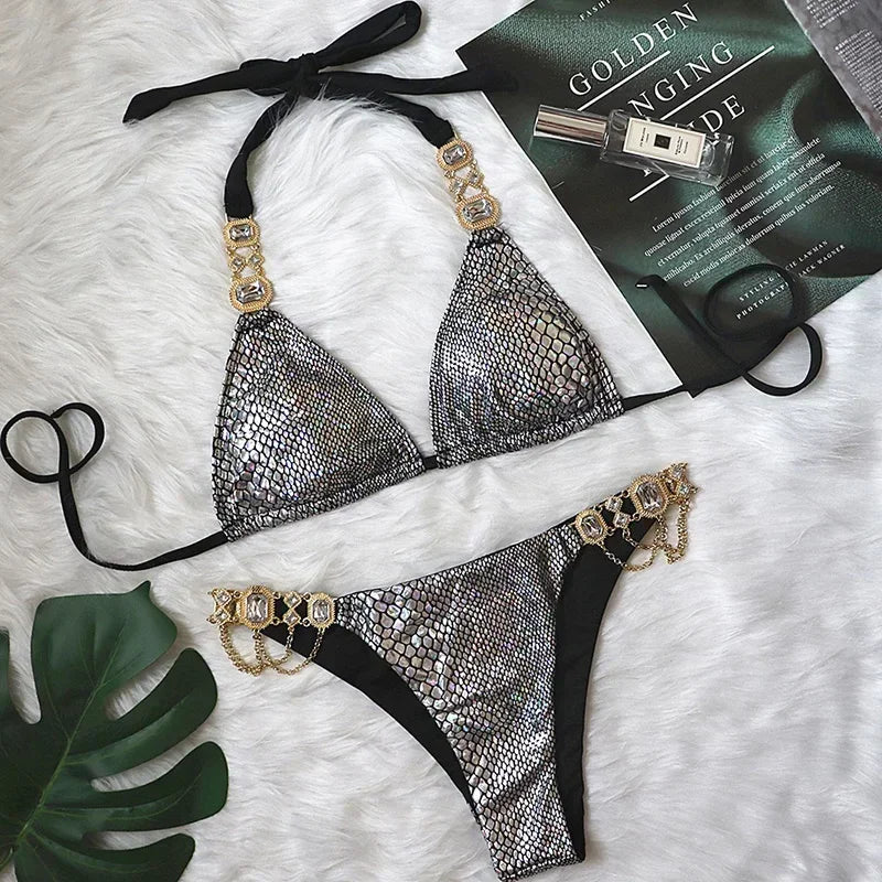 Luxusné bikiny s kovovými detailmi a kamienkami – dvojdielne plavky