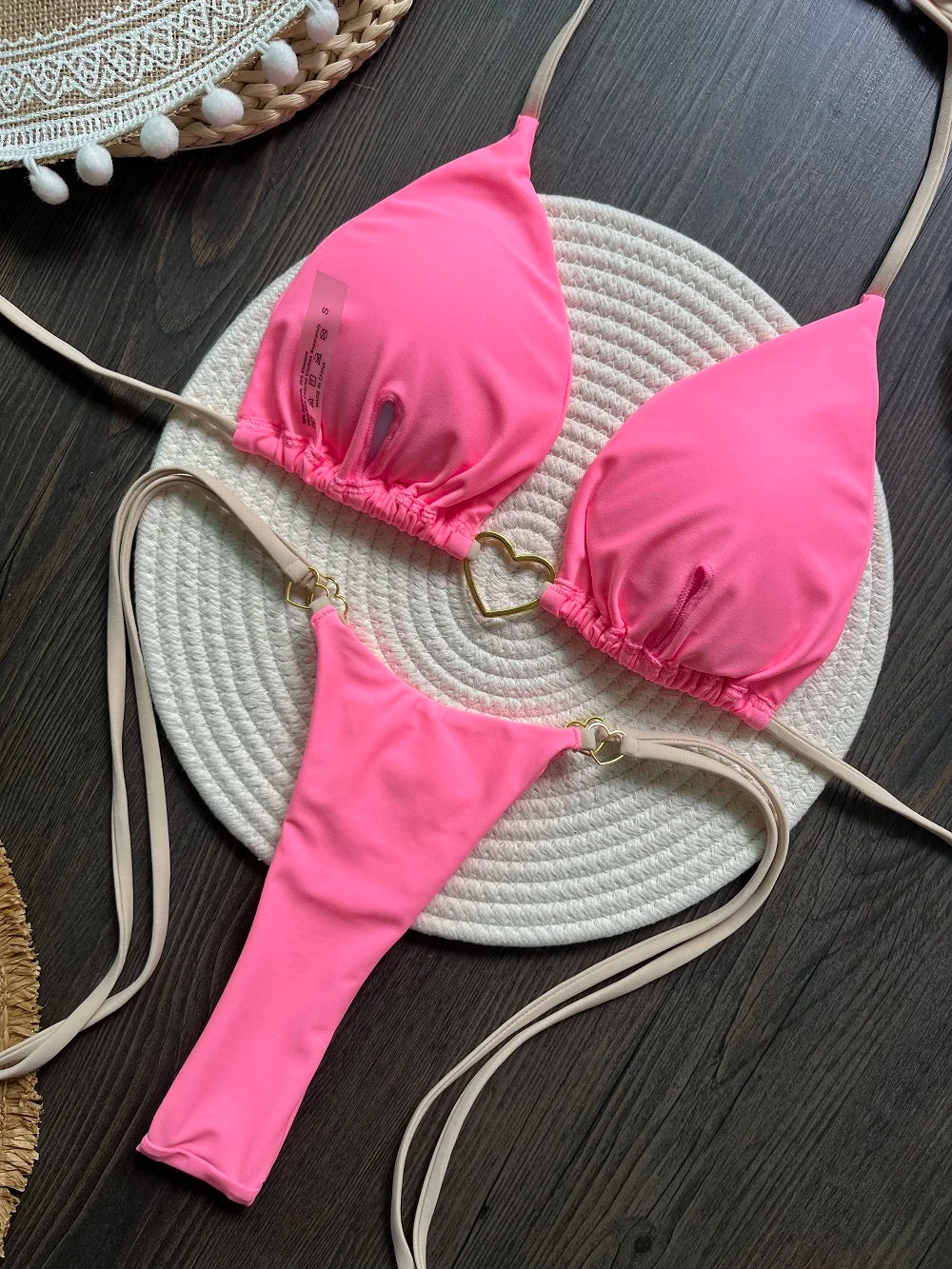 Dvojdielne trojuholníkové bikiny s tangovým spodkom – sexi letný štýl