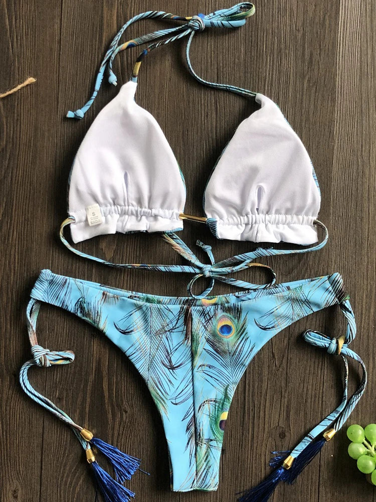 Sexi mikro bikiny s potlačou pierok – brazílsky štýl s viazaním